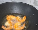 Foto langkah ke 2 dari resep Udang Abon Telur (Butter Prawns with Egg Floss).