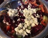 Une image de l'étape 7 de Chaudrons sanguinaires de salade composée (tomates,concombre,feta).