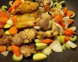 Foto del paso 6 de la receta: Pollo con verduras en salsa de soya🌺