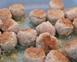 Foto langkah ke 5 dari resep Bola bola daging masak bumbu galantine.