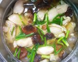 รูปขั้นตอนการทำที่ 3 ของ ไก่ตุ๋นลำไยเห็ดหอม