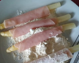 Foto del paso 1 de la receta: Espárragos envueltos en jamón y crema de espinaca