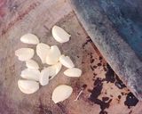 Hình bước làm 1 của món Bông thiên lý xào tỏi