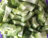 Foto langkah ke 2 dari resep Tumis pare cumi.