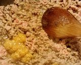A picture of step 1 of Sausage egg roll bowl.