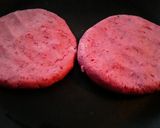 Foto del paso 4 de la receta: Duo de Arepas de remolacha rellenas...🍘🧀🍘🥒🍆