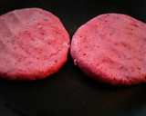 Foto del paso 4 de la receta: Duo de Arepas de remolacha rellenas...🍘🧀🍘🥒🍆