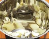 A picture of step 2 of Arrabbiata sauce (pasta sauce).