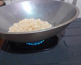 Foto langkah ke 2 dari resep Kerak telor nasi sisa abon.