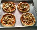 Foto langkah ke 6 dari resep Pizza mini (eggless).