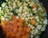Foto del paso 2 de la receta: Sopa de letras y vegetales