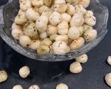 રોસ્ટેડ મખાના (Roasted Makhana Recipe In Gujarati) રેસીપી સ્ટેપ2ફોટો