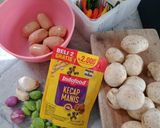 Foto langkah ke 1 dari resep Tumis Jamur Sosis Kecap.