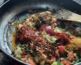 A picture of step 4 of Mix vegetables Maggi noodles Frankie roll.