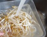 A picture of step 2 of Bean Sprout Salad.