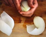 A picture of step 2 of Stuffed onion.