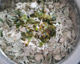 A picture of step 2 of Palak methi pakoda.