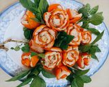 Hình bước làm 3 của món Hoa hồng mừng ngày 8/3