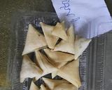 A picture of step 2 of Yummy chicken one bite samosas.