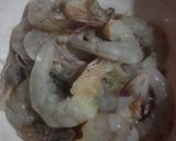 Foto langkah ke 1 dari resep Oseng Udang Mentimun Bumbu Simpel.