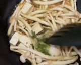 Foto langkah ke 2 dari resep Tumis Jamur Tahu Telur.