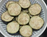 Foto del paso 1 de la receta: Berenjenas al escabeche