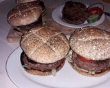 Pas rețetă Burger de vită făcut în casă 1 fotografie
