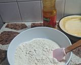 Foto del paso 3 de la receta: Pizza mega crocante con queso mozzarella y paleta,aceitunas