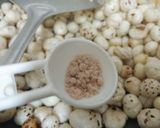 स्पाइसी रोस्टेड मखाना चाट (Spicy roasted makhana chaat recipe in hindi) रेसिपी चरण 2 फोटो