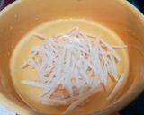 รูปขั้นตอนการทำที่ 3 ของ ยำถั่วงอกซูกินีแบบเย็น สไตล์จีน 凉拌豆芽黄果菜