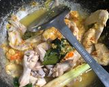 Foto langkah ke 5 dari resep Sayap Ayam Masak Woku Pedas.