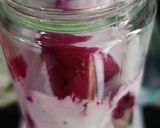 Foto langkah ke 2 dari resep Jus buah naga, nanas, strawberry.