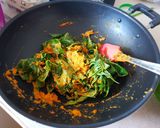 A picture of step 2 of Ayam betutu (spicy grilled chicken).