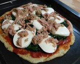 Foto del paso 3 de la receta: Pizza de atún y espinacas con masa de orégano