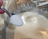 Foto del paso 2 de la receta: Bizcocho de yogur y flan