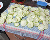 Foto del paso 7 de la receta: Solomillo adobado en mojo a la plancha con chips de verduras