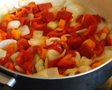 Foto del paso 2 de la receta: Guiso de pollo al whisky con corazones de alcachofas en salsa de pimiento