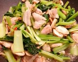 รูปขั้นตอนการทำที่ 5 ของ ผักกวางตุ้งหมูสามชั้น