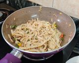A picture of step 7 of Garlic fettuccine.