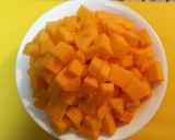 Foto del paso 2 de la receta: Crema de calabaza al curry con piñones y tomate seco