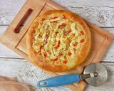 Foto langkah ke 10 dari resep Pizza Home Made tanpa ulen tanpa telur full Keju.