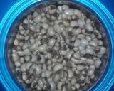 A picture of step 2 of Rice And Beans And Salad.