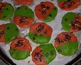 Foto langkah ke 4 dari resep Cookies teflon 2 (pandan, strowberry dan choco chip).