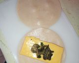 Sonkás-sajtos gombatekercs rántva recept fázis 2 fotója