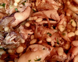 Foto del paso 7 de la receta: Calamarcitos en cebolla caramelizada y judías de Santa Pau