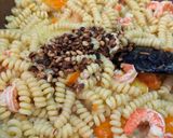Foto del passaggio 9 della ricetta Fusilli al sugo giallo