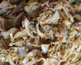 A picture of step 1 of Onion Pakoda Gravy.