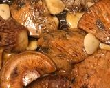 Foto del paso 5 de la receta: Rovellons y esclatasangs(Níscalos) al ajillo