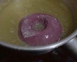 Foto langkah ke 6 dari resep Donat Ungu Ekonomis + Simple Glaze.