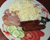 A picture of step 4 of Scrambled eggs, bacon and sausages #breakfastcontest.